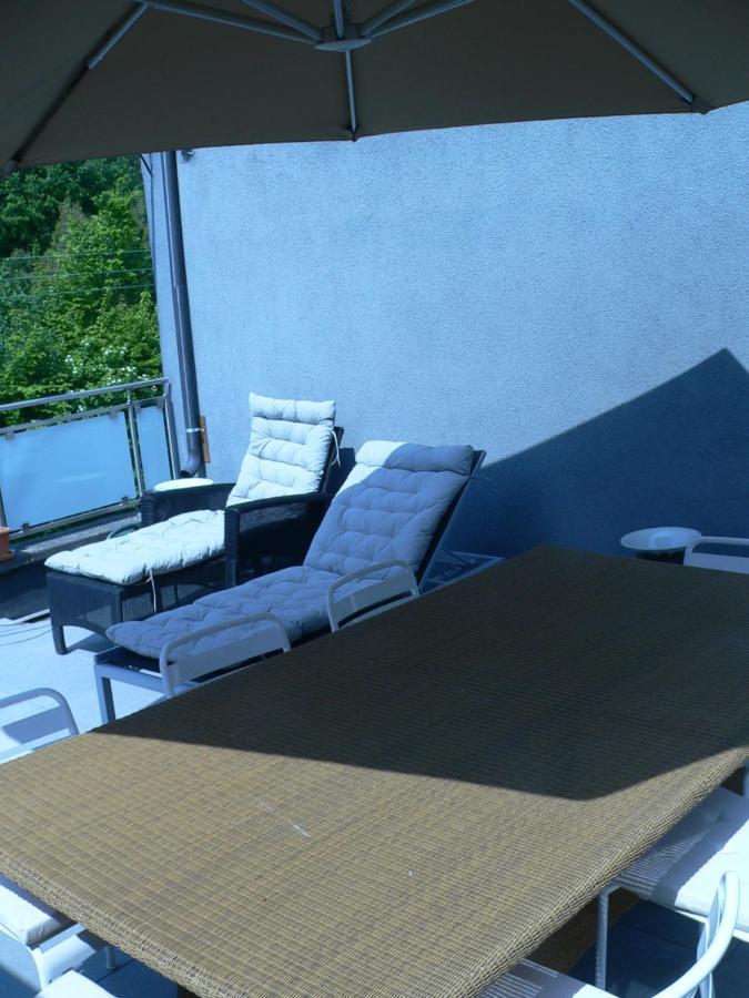 liège 4420 rue jean Jaurès 45 grande maison joyeuse avec terrasse 30m2 pour 8 personnes maximum Saint-Nicolas  Esterno foto